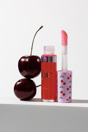 Bell x Kartonii Lip Oil 01 Cherry lips