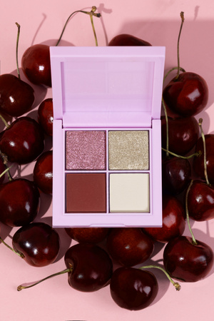 Bell x Kartonii Eyeshadow Palette 01 Cherry on top