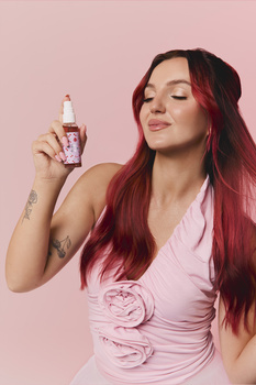 Bell x Kartonii Glow Setting Spray 01 