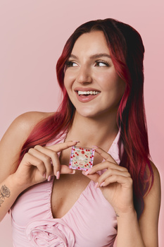 Bell x Kartonii Face Highlighter 01 Cherry glow